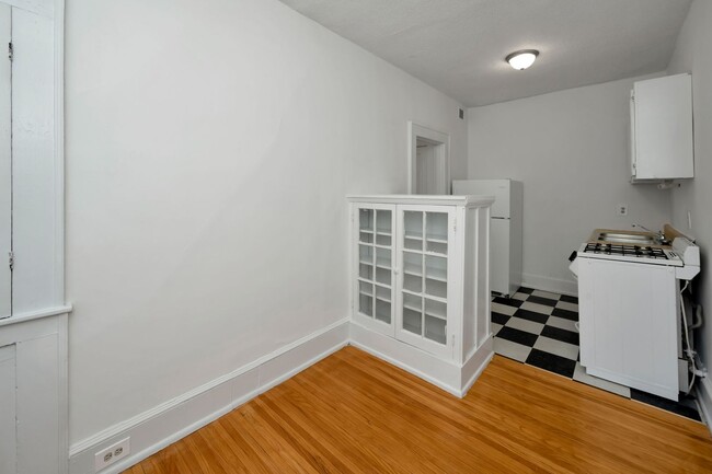 Interior Photo - Montrose and Montclair