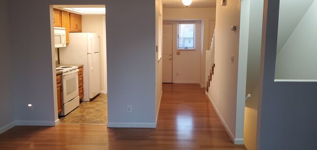 Building Photo - 3 bd, 2.5 ba Foxfire Condo, 5 minute drive...