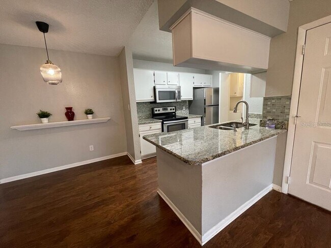 Foto del edificio - 4401 Thornbriar Ln