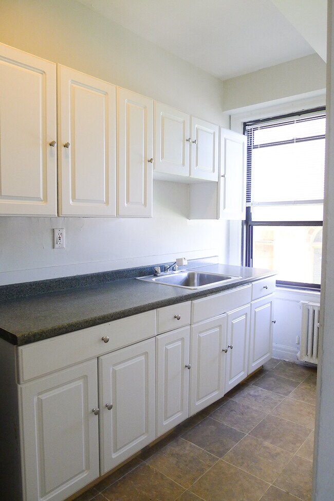 Foto del edificio - 8905 E Jefferson Ave