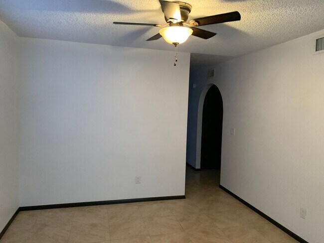 Foto del edificio - Unfurnished Full Time