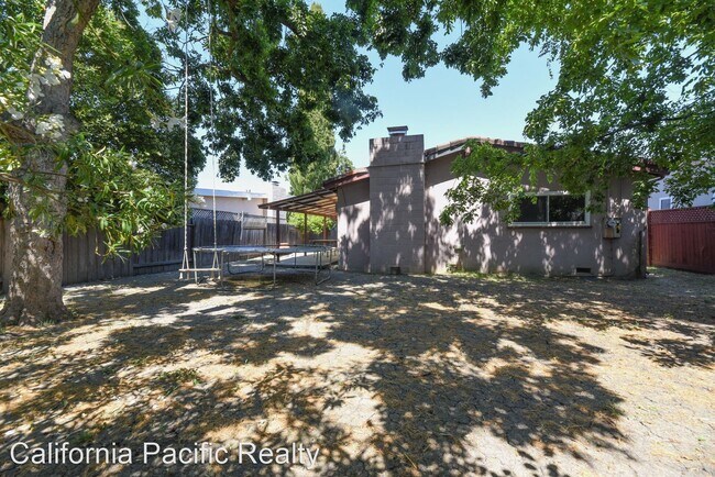 Foto del edificio - 3 br, 2 bath House - 734 San Miguel Ave