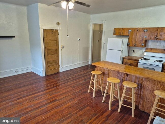 Building Photo - 4610 Chester Ave