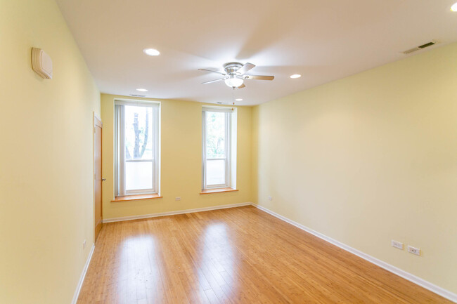 Building Photo - 1546 N Mohawk St