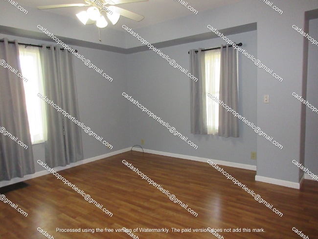 Building Photo - 206 W Poplar St