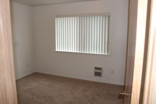 Building Photo - 1628 Runge Ave