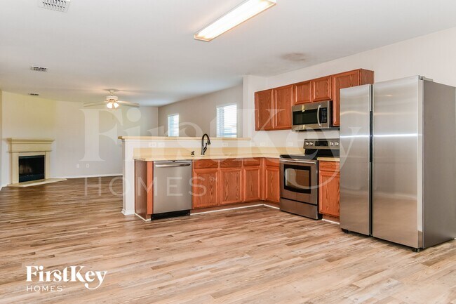 Building Photo - 2801 Spencer Cir