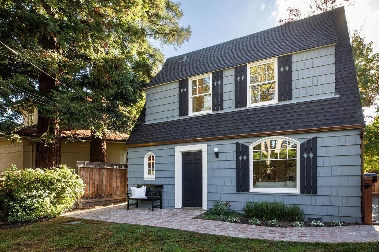 Foto principal - Comfy and charming 2 bedroom, best Palo Al...