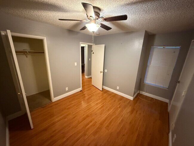 Foto del edificio - 7033 Kenwood St