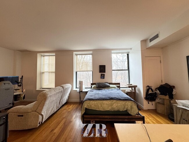 Building Photo - 123 Parkside Ave