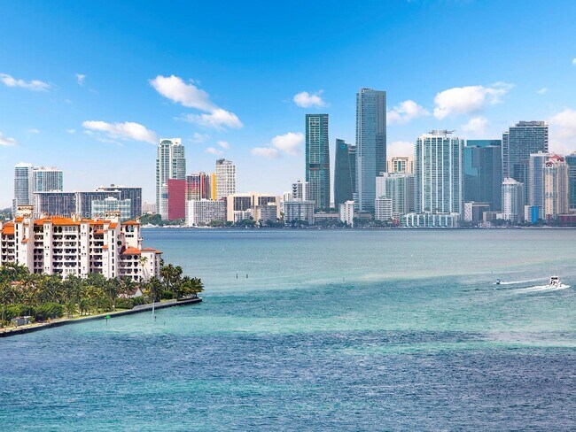 Foto del edificio - 100 South Pointe Dr