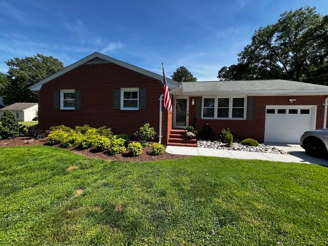 Building Photo - 101 Mary Ann Dr