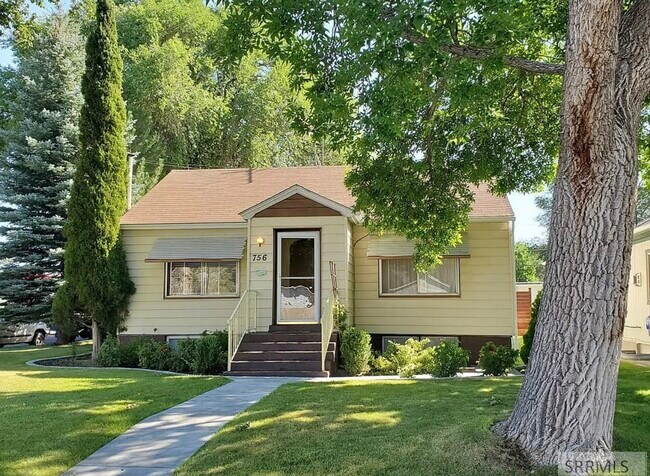 Family owned! - 756 N 12th Ave