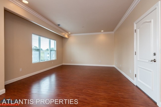 Building Photo - 659 S 8th St