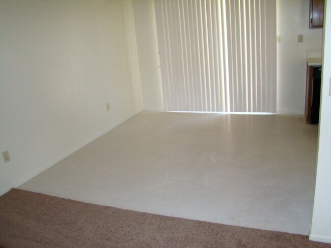 Foto del edificio - 15554 Bear Valley Rd