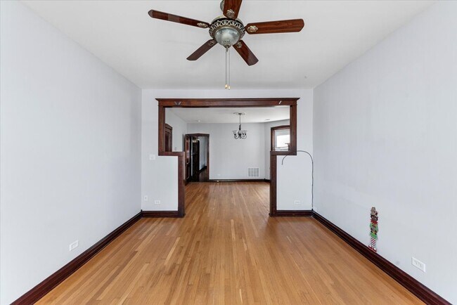 Foto del edificio - 2437 N Kildare Ave