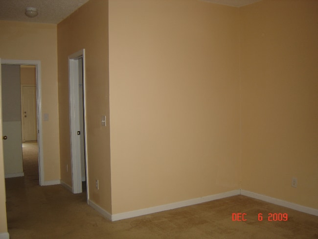 Building Photo - 7684 Creekside Ln