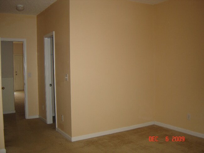 Foto del edificio - 7684 Creekside Ln