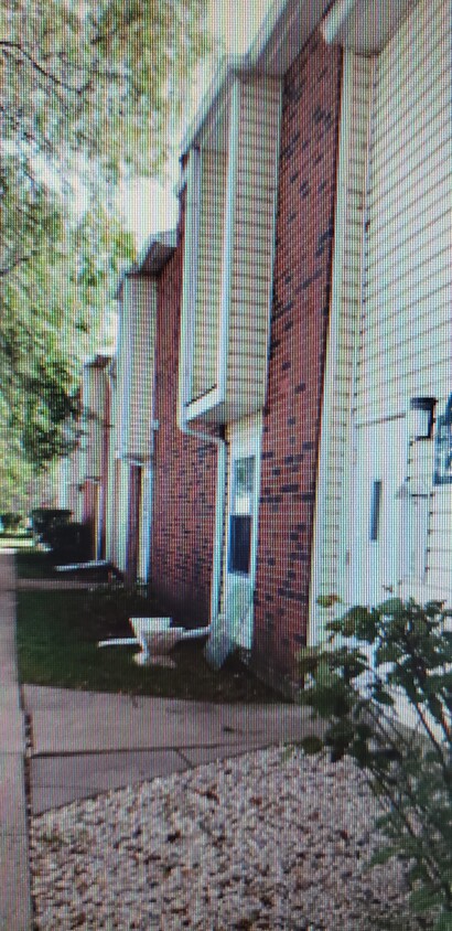 Entrance - 1205 Wyndham Ct