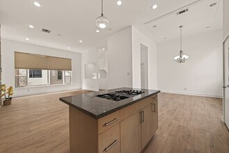 Building Photo - 724 Ruthven St