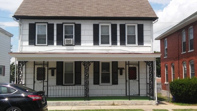 Building Photo - 1023 Spruce St