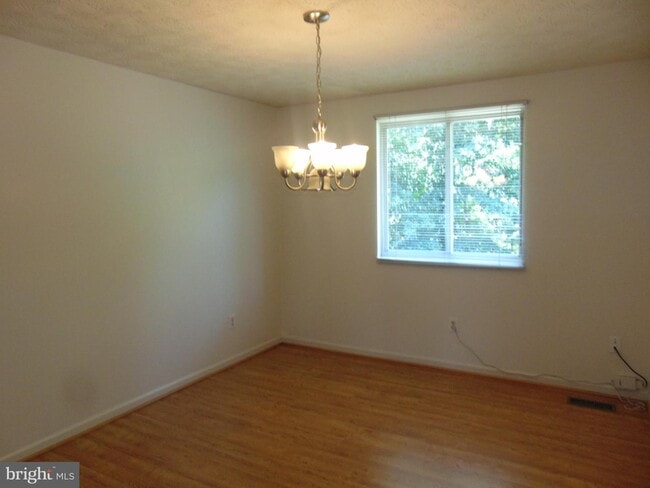Building Photo - 6020 Hydrangea Dr