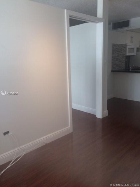 Building Photo - 999 Brickell Ave