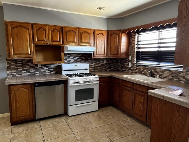 Building Photo - 112 De Leon Dr