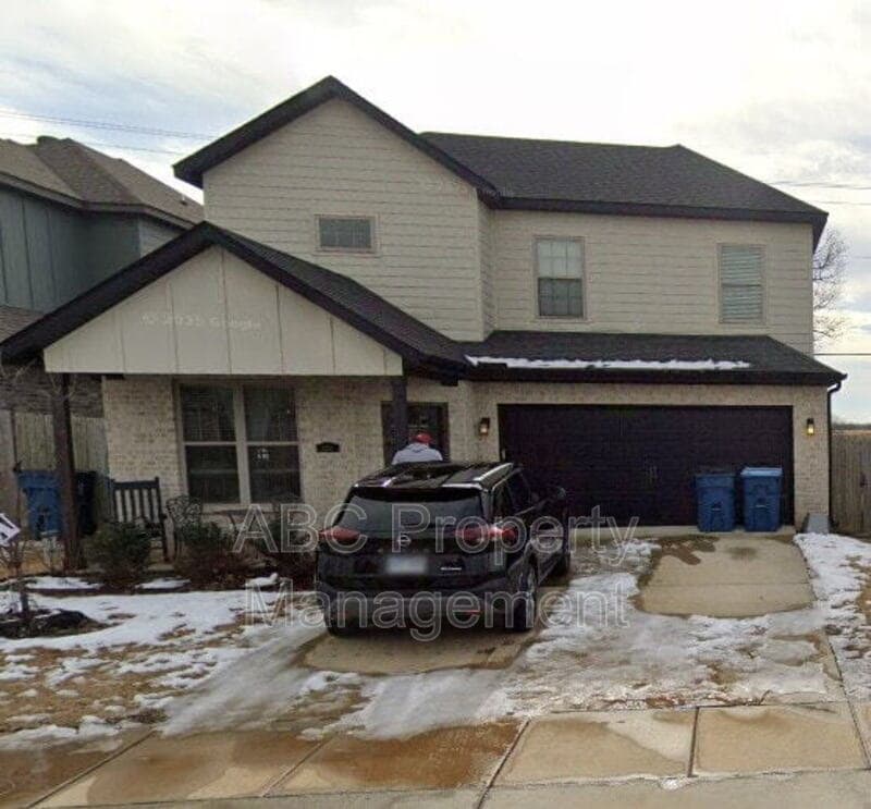 Foto principal - 3213 SW Hillstone Ave