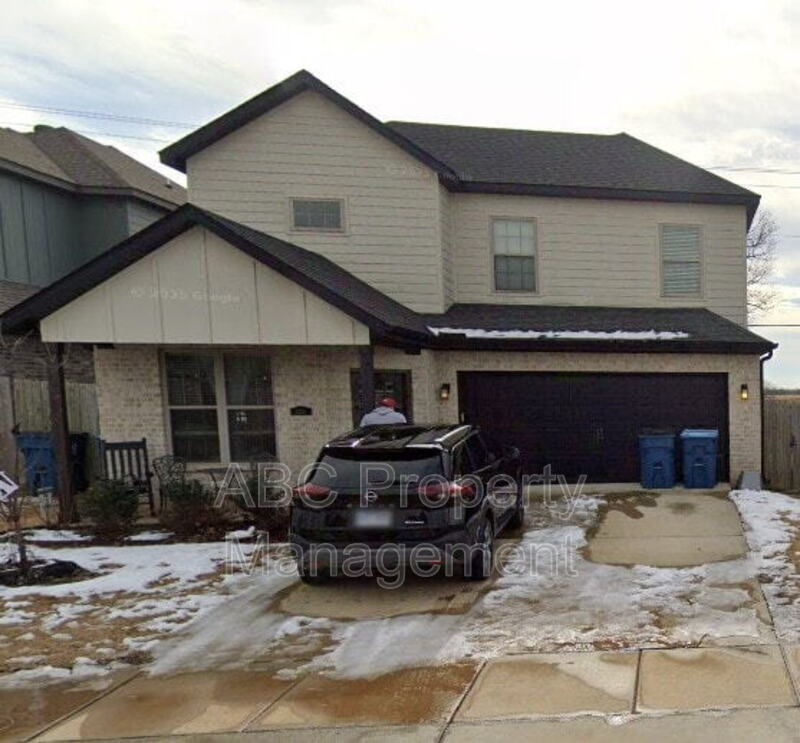 Primary Photo - 3213 SW Hillstone Ave