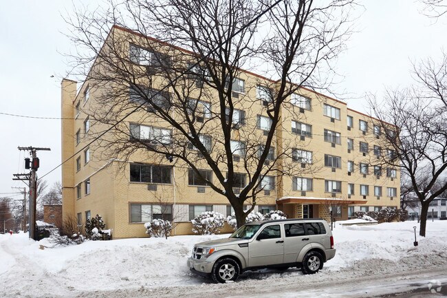 Foto del edificio - 2000 W Morse Ave