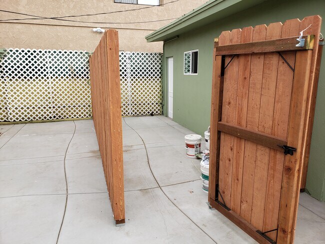 Private patio - 4427 W 140th St
