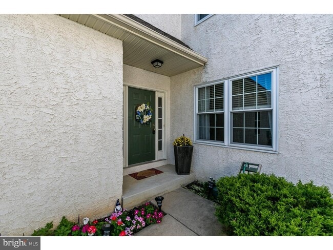 Building Photo - 556 Cork Cir
