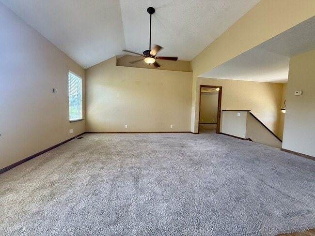 Building Photo - 2301 Magnolia Dr