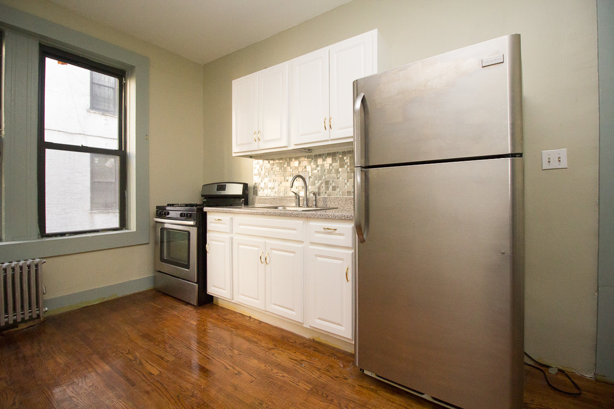 Foto principal - 2149 Cortelyou Rd