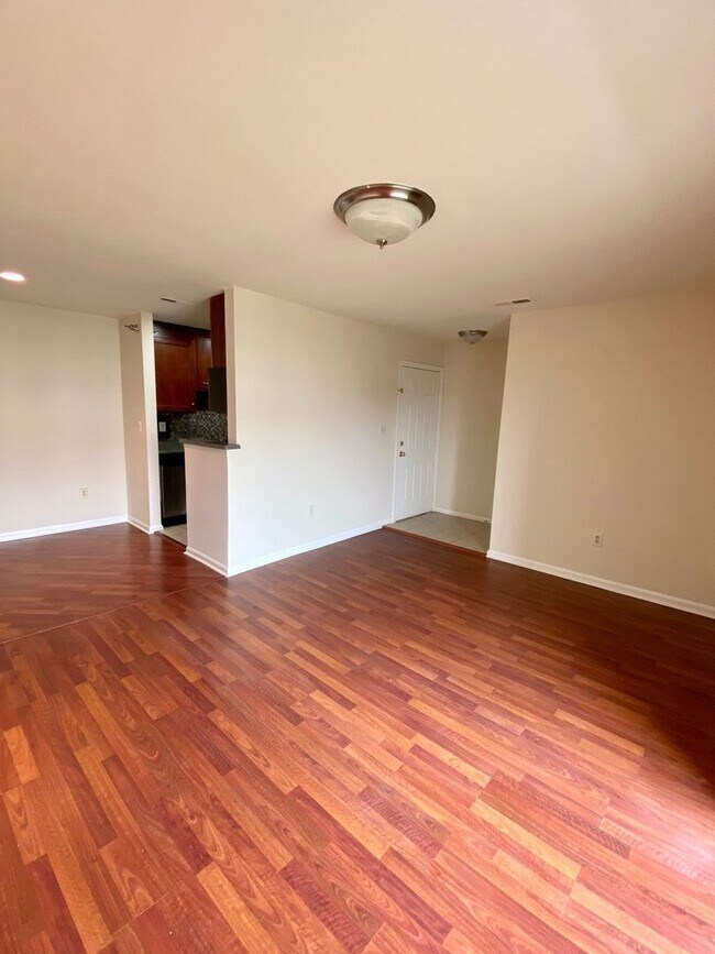 Foto del edificio - One Bedroom Condo in North Stafford