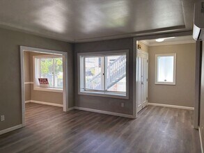 Building Photo - 10822 Hartsook St
