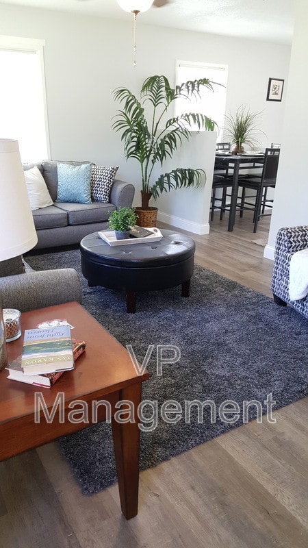 Building Photo - 2707 W 69th St