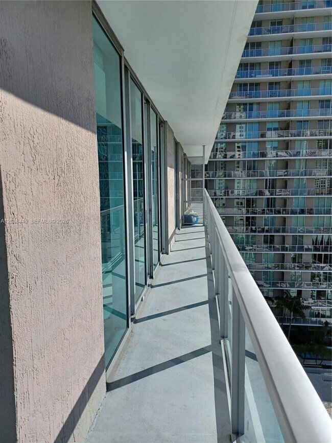Foto del edificio - 1111 SW 1st Ave