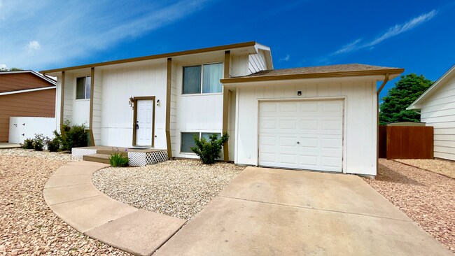 Foto del edificio - Exceptional Family Home in Fountain, CO - ...