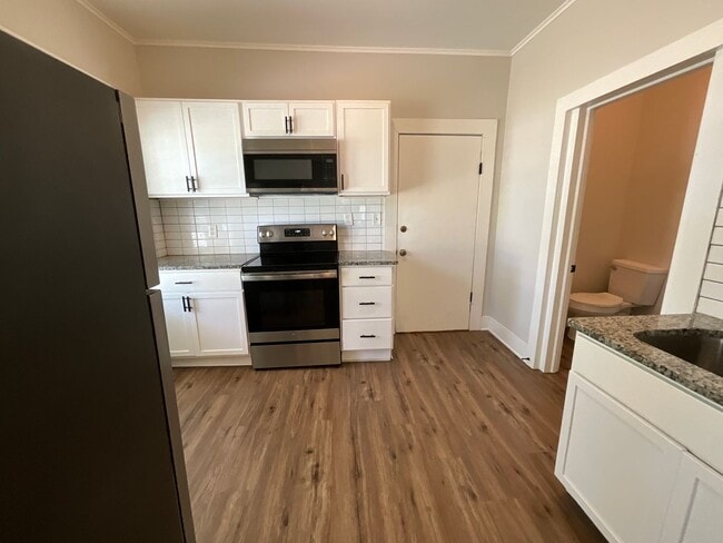 Photo - Charming 3 bedroom/1.5 bathroom REMODELED ... House