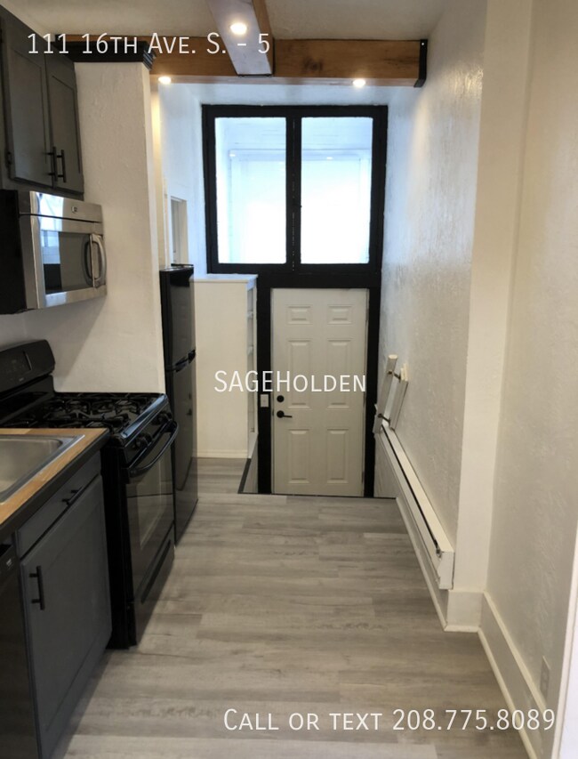 Foto del edificio - 111 16th Ave S
