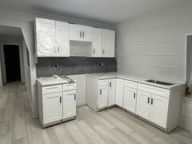 Building Photo - 82 Hollingsworth St
