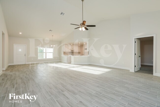 Foto del edificio - 6148 Hellman Ave