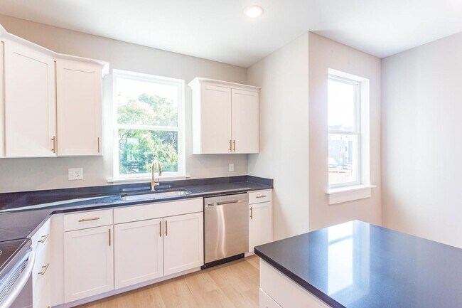 Foto del edificio - Downtown Townhome!