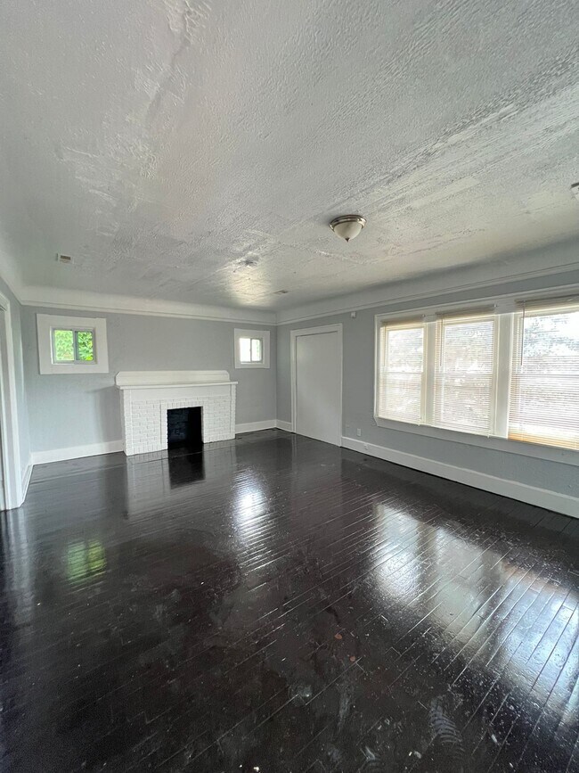 Foto del edificio - 3444 Bedford St