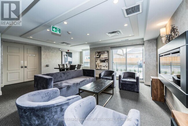 Building Photo - 40 Via Rosedale