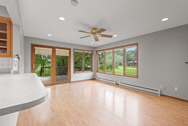 Foto del edificio - 2604/2606 37th Ave NE