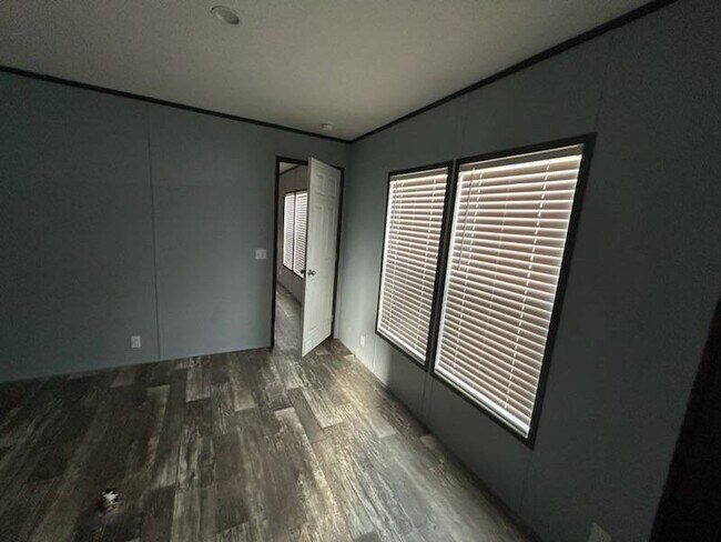 Foto del edificio - 575 Payne Creek