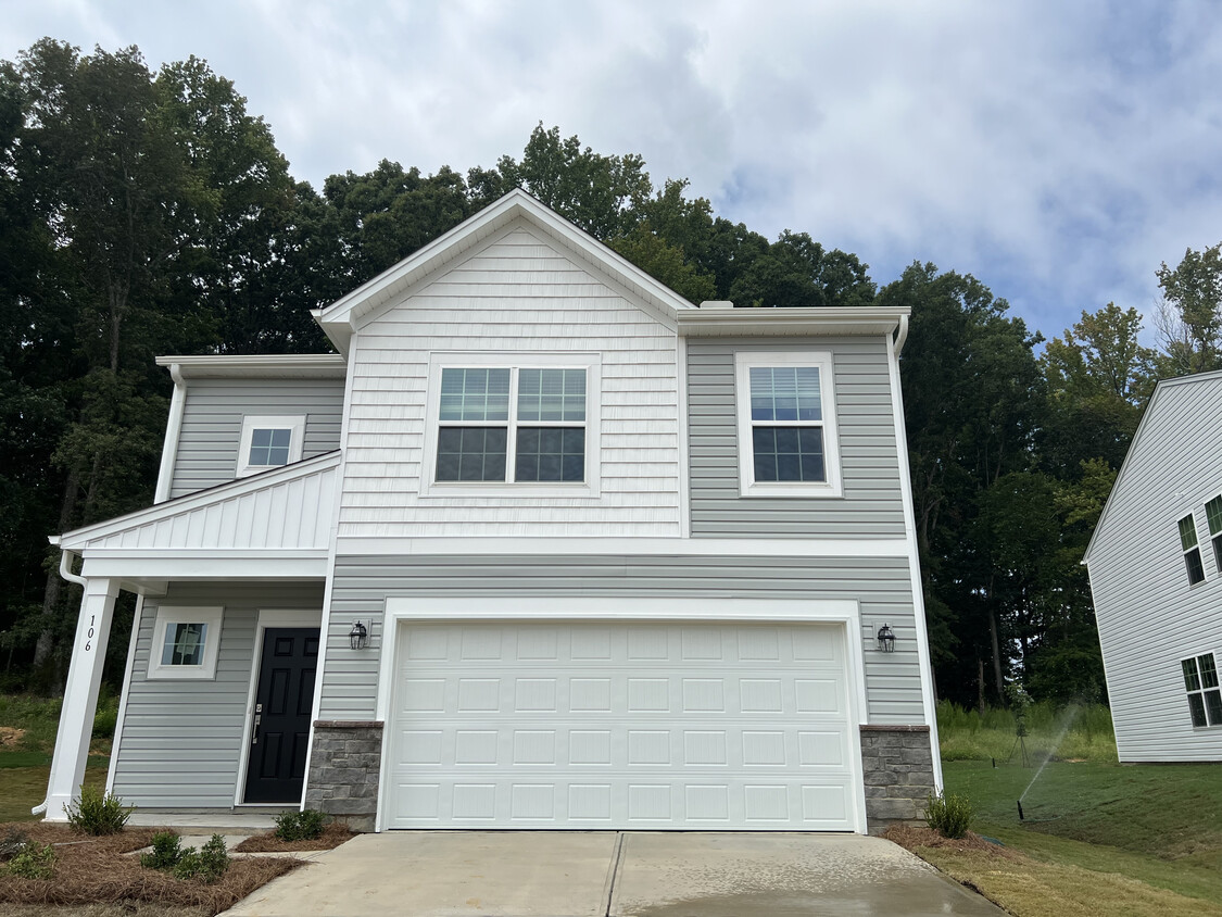 Foto principal - 106 Broadtree Cir